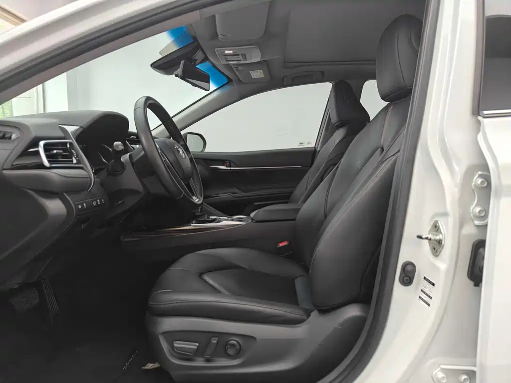Camry 2019 facelift 2.5G Deluxe Edition купить на сайте DeffCars