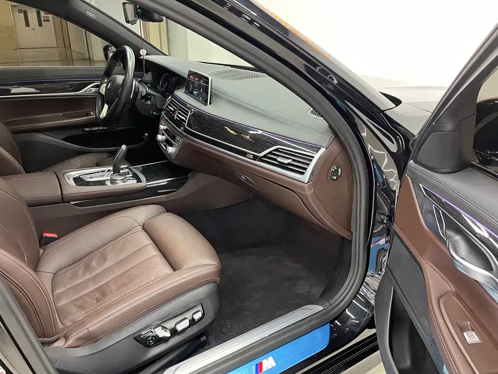 BMW 7 Series 2018 730Li Leading M Sports Package купить на сайте DeffCars
