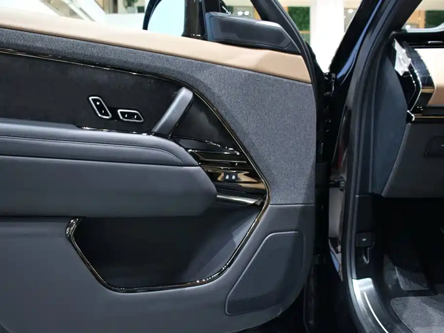 Range Rover Sport 2024 400PS Model Edition купить на сайте DeffCars