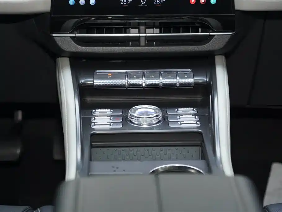 Voyager 2023 2.0T four-wheel drive Zunrui version купить на сайте DeffCars