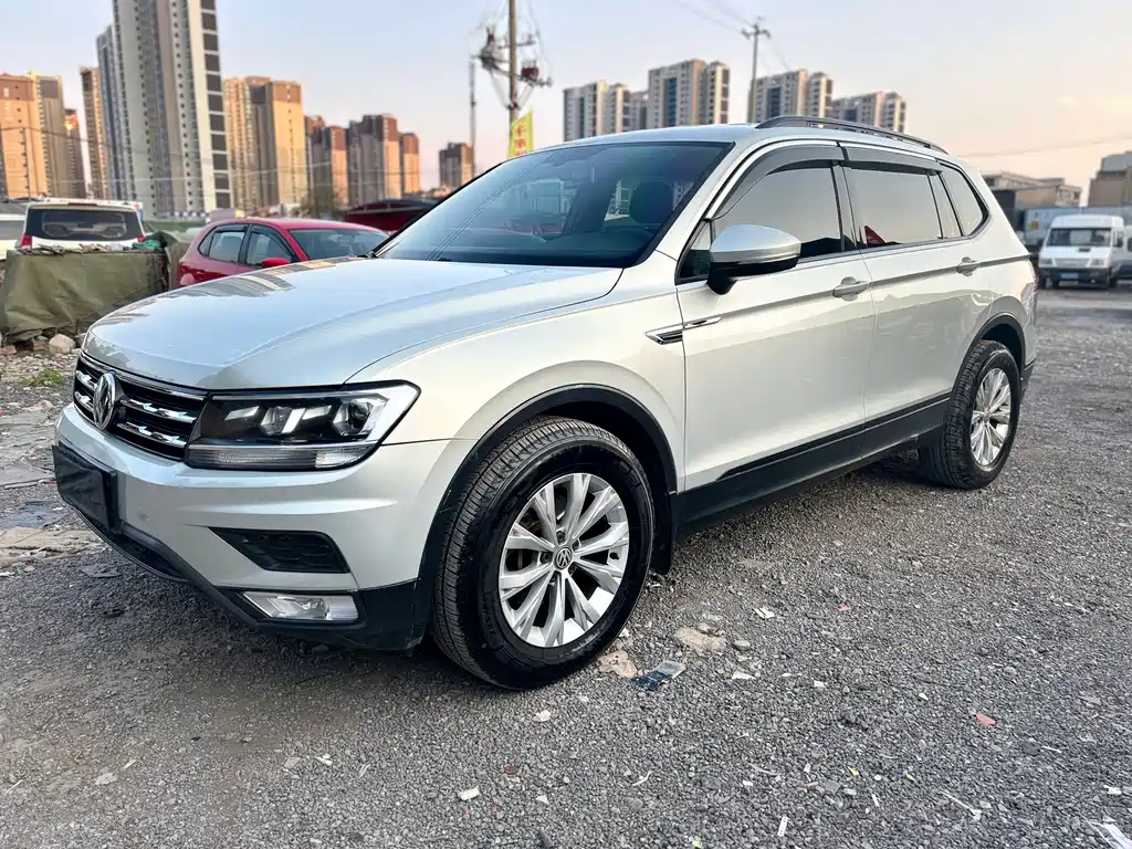 Tiguan L 2017 330TSI automatic two-wheel drive fashion version купить на сайте DeffCars