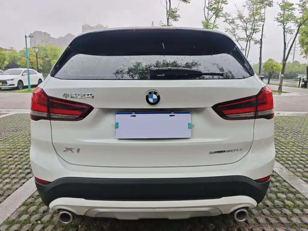 BMW X1 2022 sDrive20Li Exclusive Model купить на сайте DeffCars