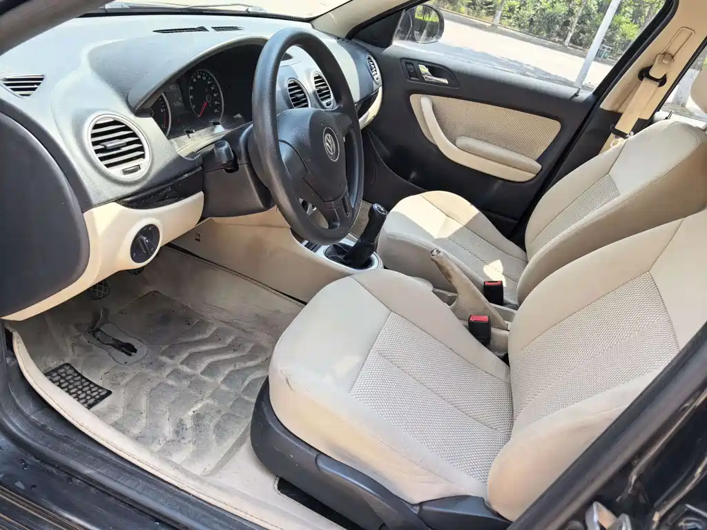Lavida 2013 Classic 1.6L Manual Fashion Edition купить на сайте DeffCars