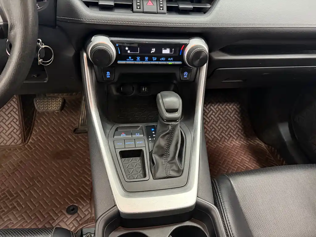 Wilanda 2022 2.0L CVT two-wheel drive leading version купить на сайте DeffCars