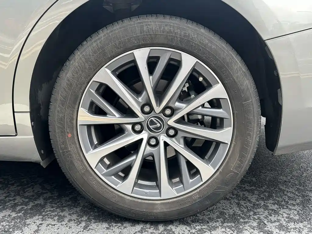 Lexus ES 2023 200 Excellence Edition купить на сайте DeffCars