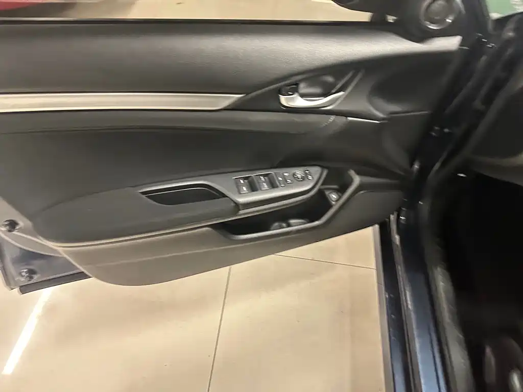 Civic 2016 220TURBO CVT Deluxe Edition купить на сайте DeffCars