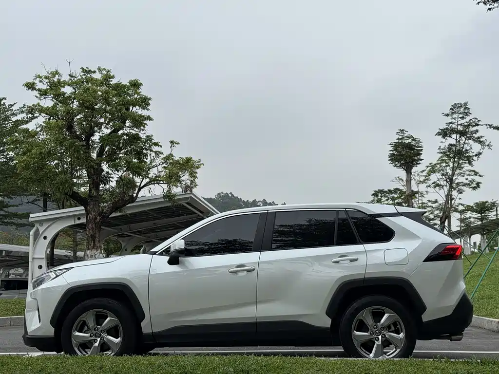 RAV4 Rongfang 2022 2.0L CVT two-wheel drive fashion Plus version купить на сайте DeffCars