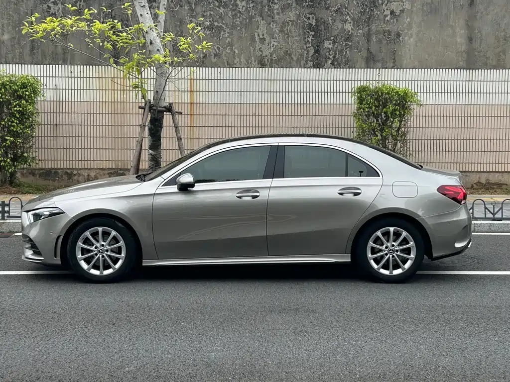Mercedes-Benz A-Class 2020 Facelift A 200 L Sports Sedan Fashionable купить на сайте DeffCars