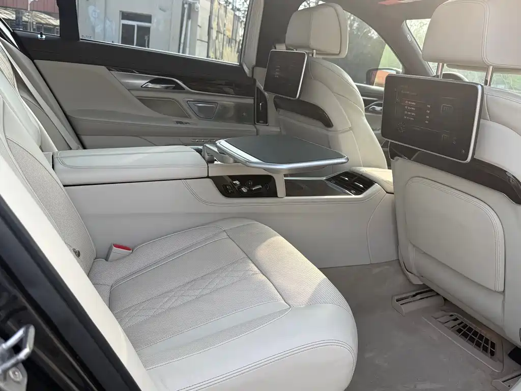 BMW 7 Series 2016 750Li xDrive four-seat version купить на сайте DeffCars