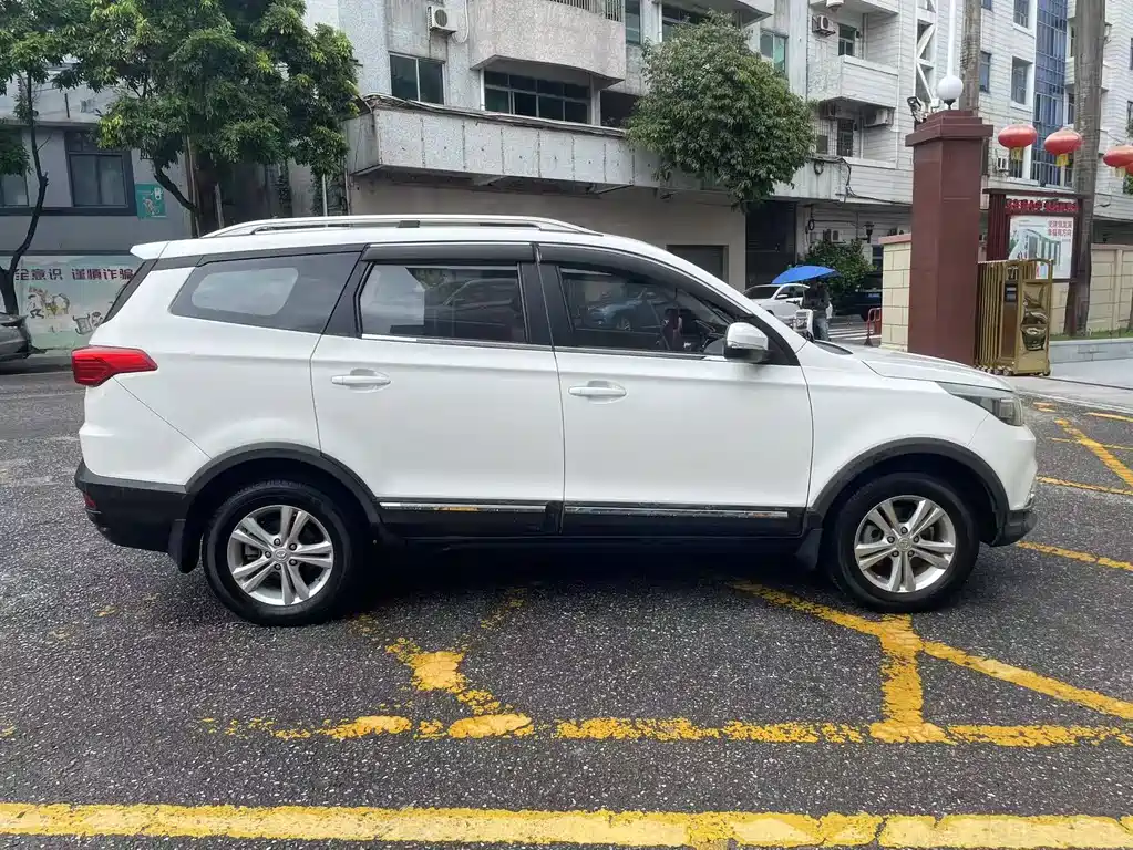 BAIC Huansu S3 2016 S3L 1.5L manual premium model купить на сайте DeffCars
