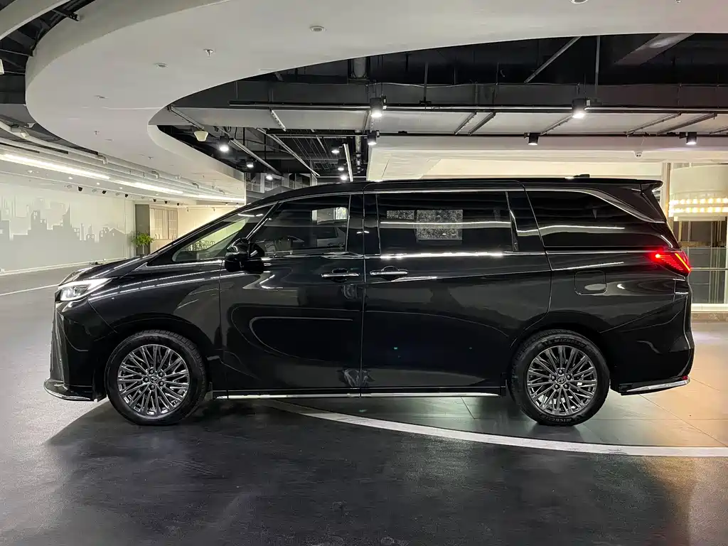 Lexus LM 2023 500h six-seater premium version купить на сайте DeffCars