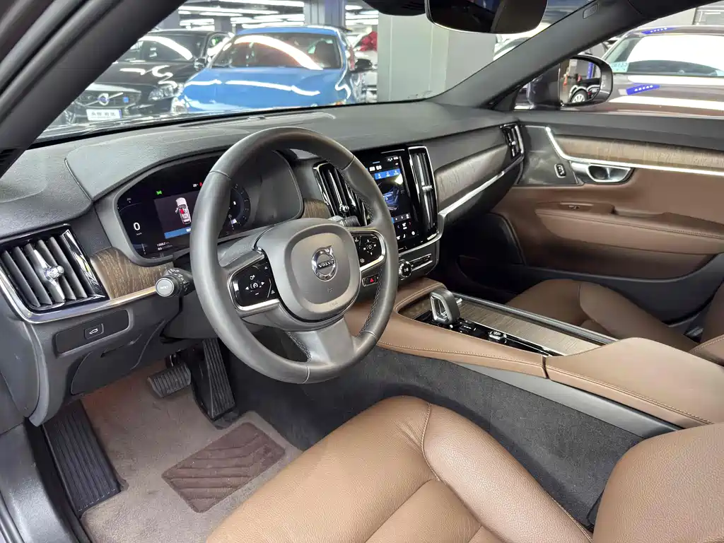 Volvo V90 2024 Cross Country B5 AWD Zhiyuan Edition купить на сайте DeffCars