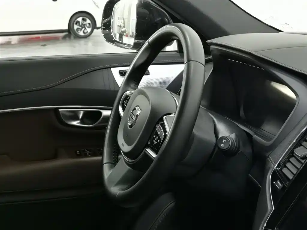 Volvo XC90 plug-in hybrid 2024 T8 Zhizun Deluxe Edition 7 seats купить на сайте DeffCars
