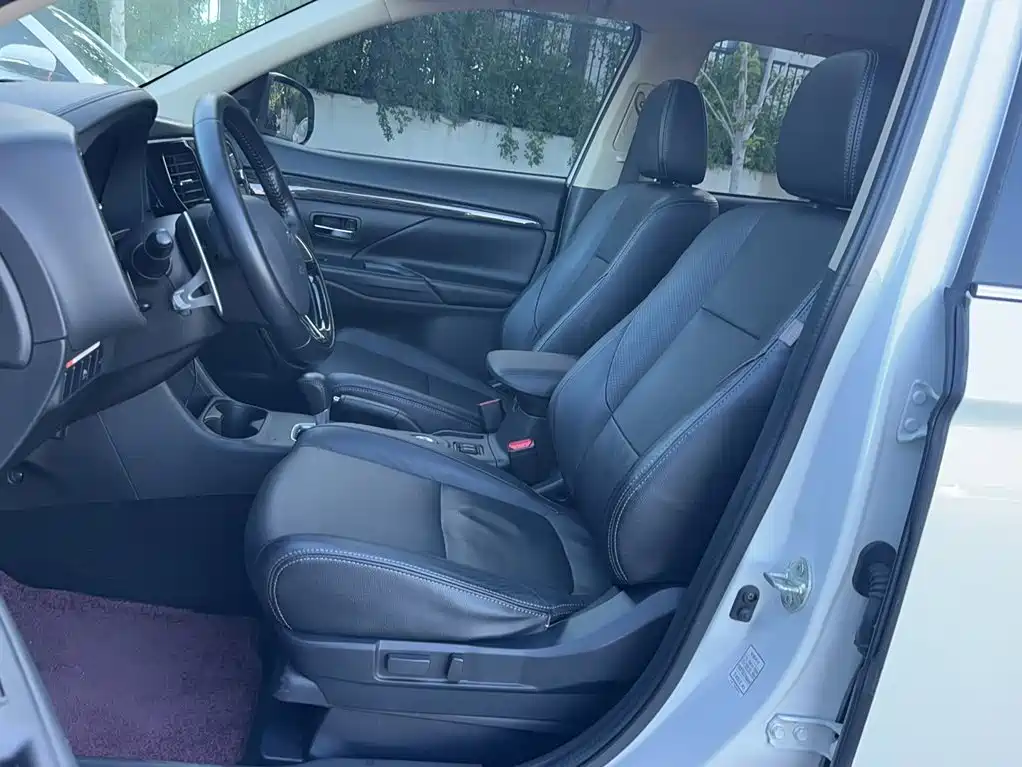 Outlander imported 2016 2.4L four-wheel drive elite version 7 seats купить на сайте DeffCars