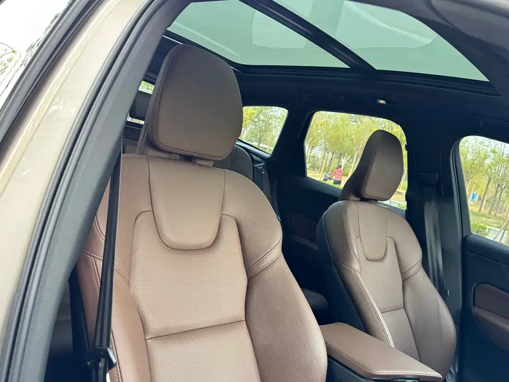 Volvo XC60 2024 B5 four-wheel drive Zhiyi Luxury Edition купить на сайте DeffCars