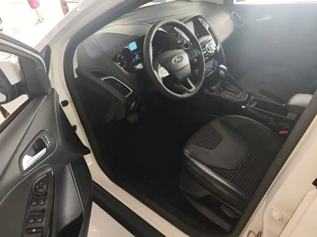 Focus 2018 sedan classic 1.6L automatic stylish smart mobility version купить на сайте DeffCars