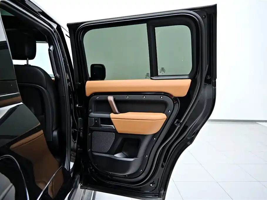 Land Rover Defender 2024 110 3.0T P400 X-DYNAMIC HSE купить на сайте DeffCars