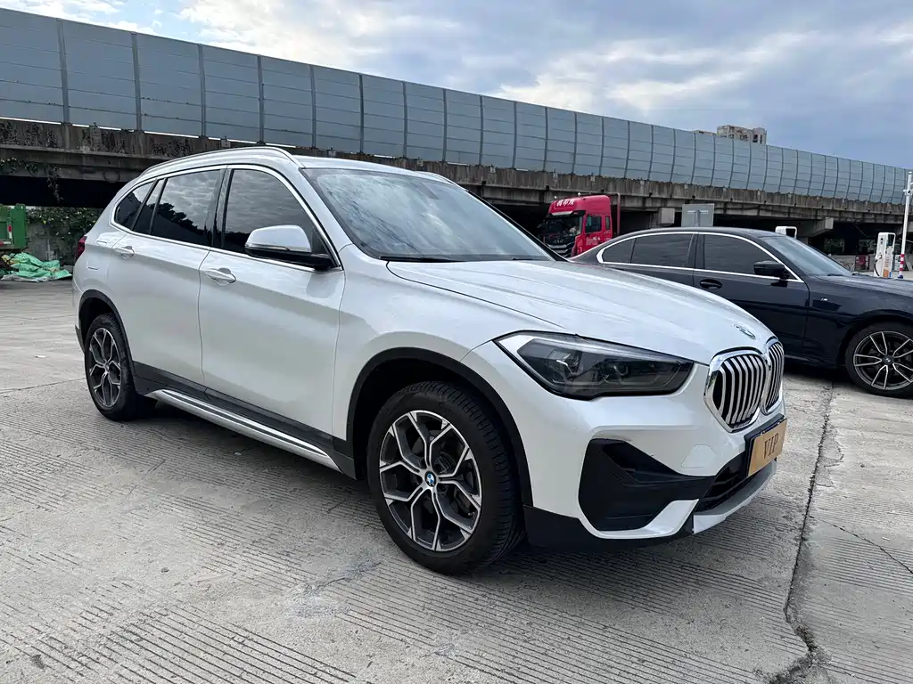 BMW X1 2021 sDrive25Li Leading Model купить на сайте DeffCars