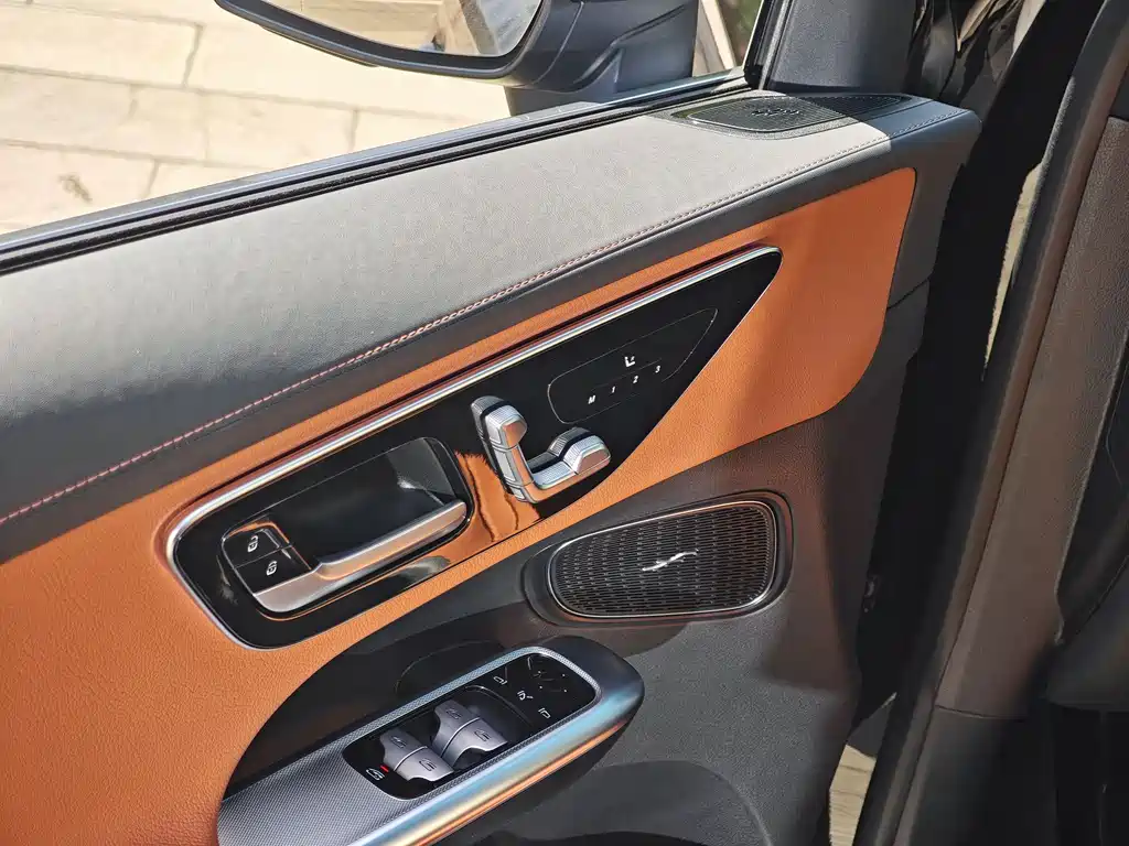 Mercedes-Benz GLC 2024 GLC 260 L 4MATIC luxury model 5 seats купить на сайте DeffCars