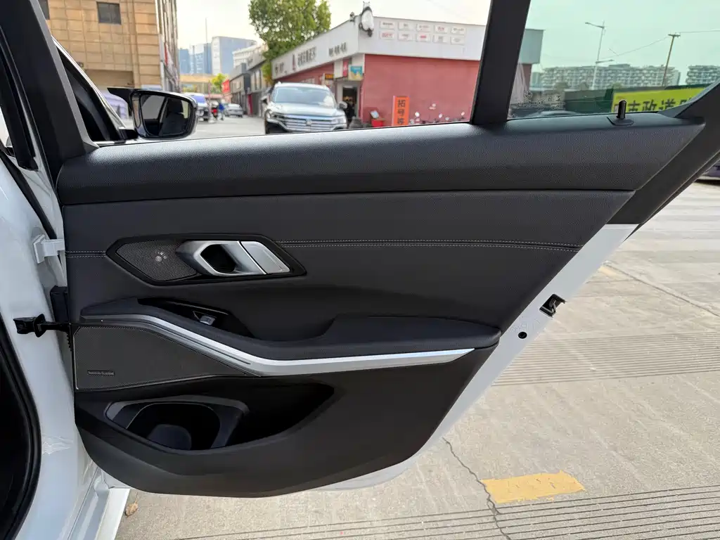 BMW 3 Series 2021 325i M Sports Night Package купить на сайте DeffCars