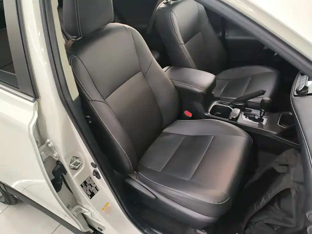 RAV4 Rongfang 2015 2.0L CVT two-wheel drive fashion version купить на сайте DeffCars