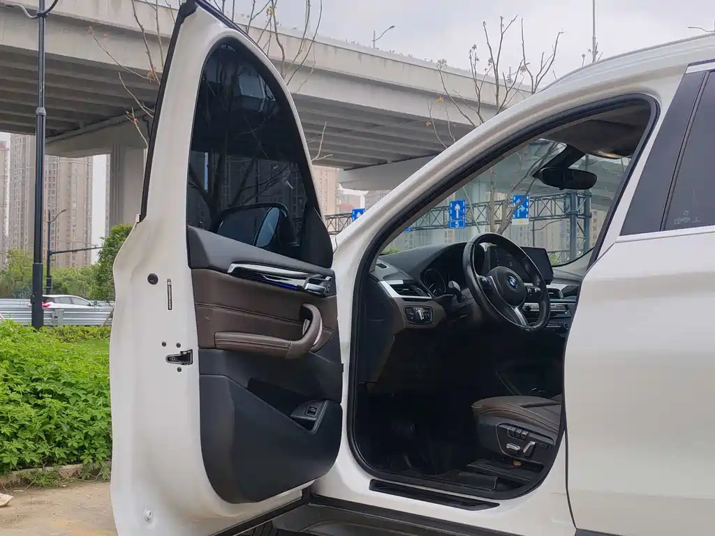 BMW X1 2022 sDrive25Li Leading Model купить на сайте DeffCars