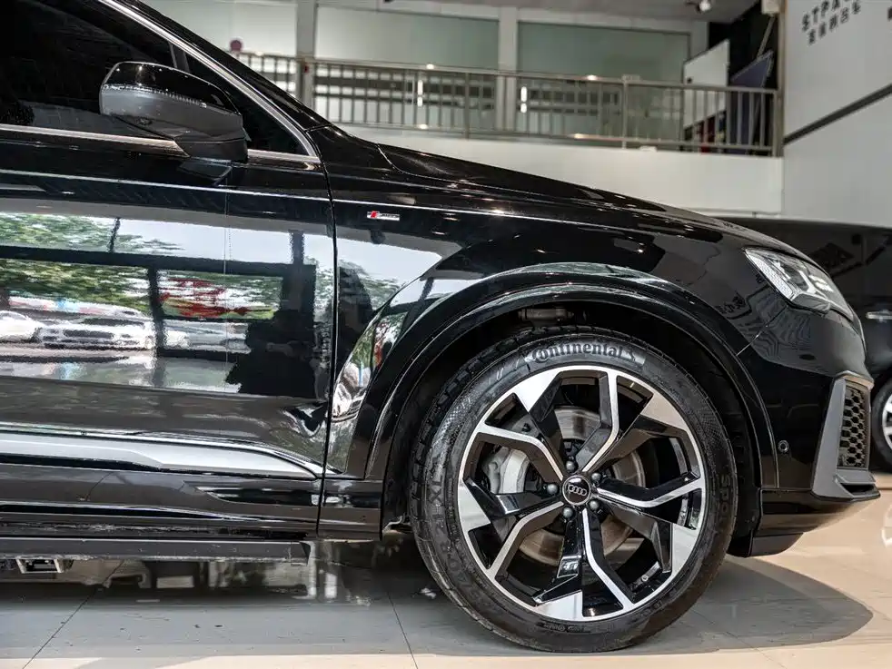 Audi Q7 2023 55 TFSI quattro S line sports version купить на сайте DeffCars