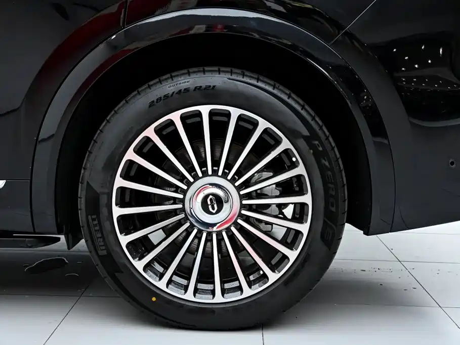 Wenjie M8 2025 extended range Ultra version 53.4kWh 6-seat version 192-line lidar) купить на сайте DeffCars