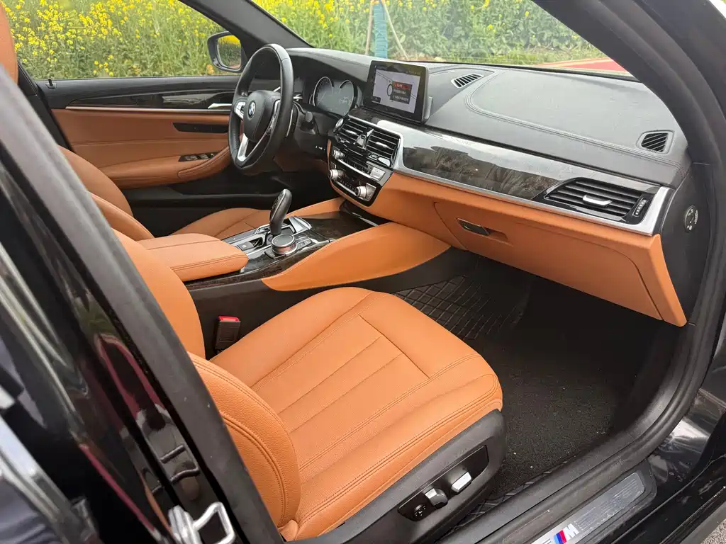 BMW 5 Series 2018 facelift 530Li leading M sports package купить на сайте DeffCars