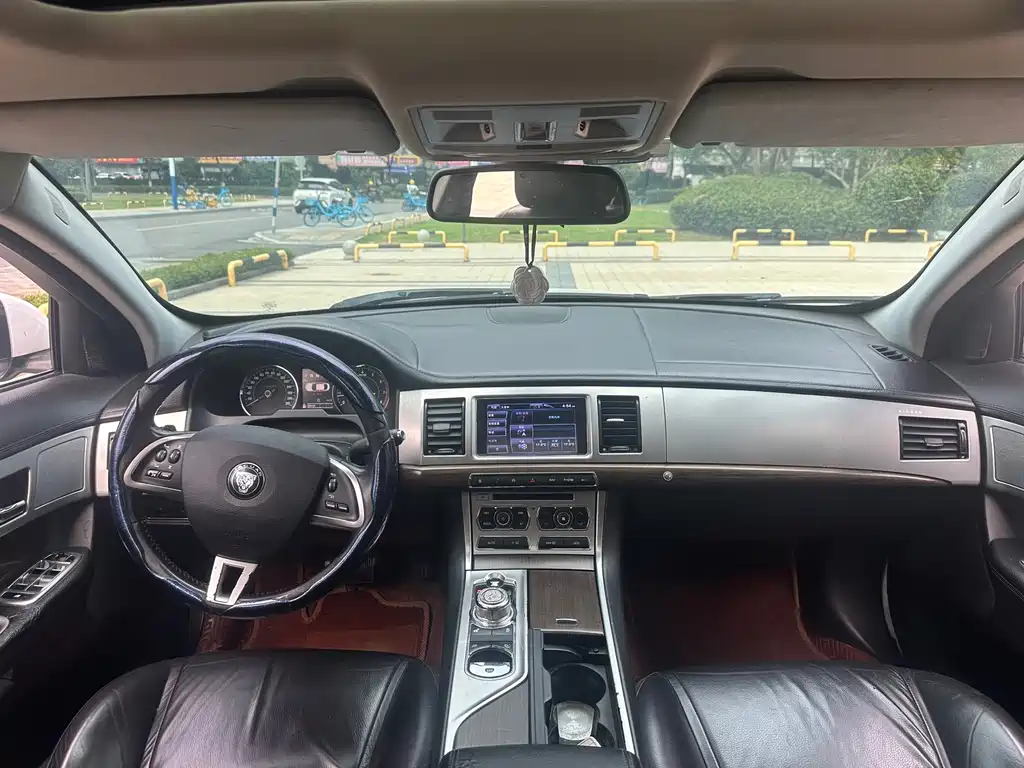Jaguar XF 2013 XF 3.0 SC Deluxe Edition купить на сайте DeffCars