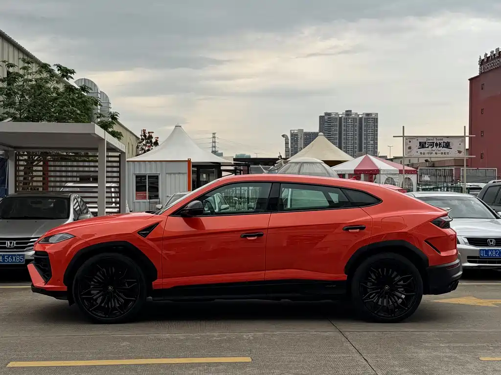Urus SE 2025 4.0T Standard Edition купить на сайте DeffCars