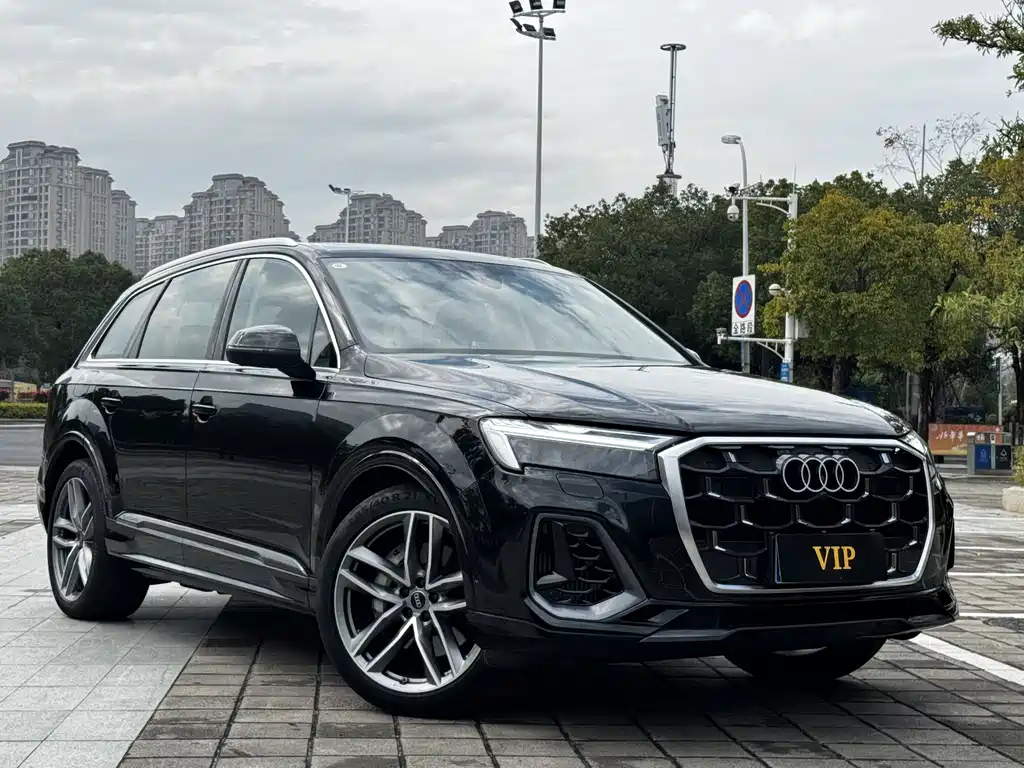 Audi Q7 2025 55 TFSI quattro S line sports купить на сайте DeffCars