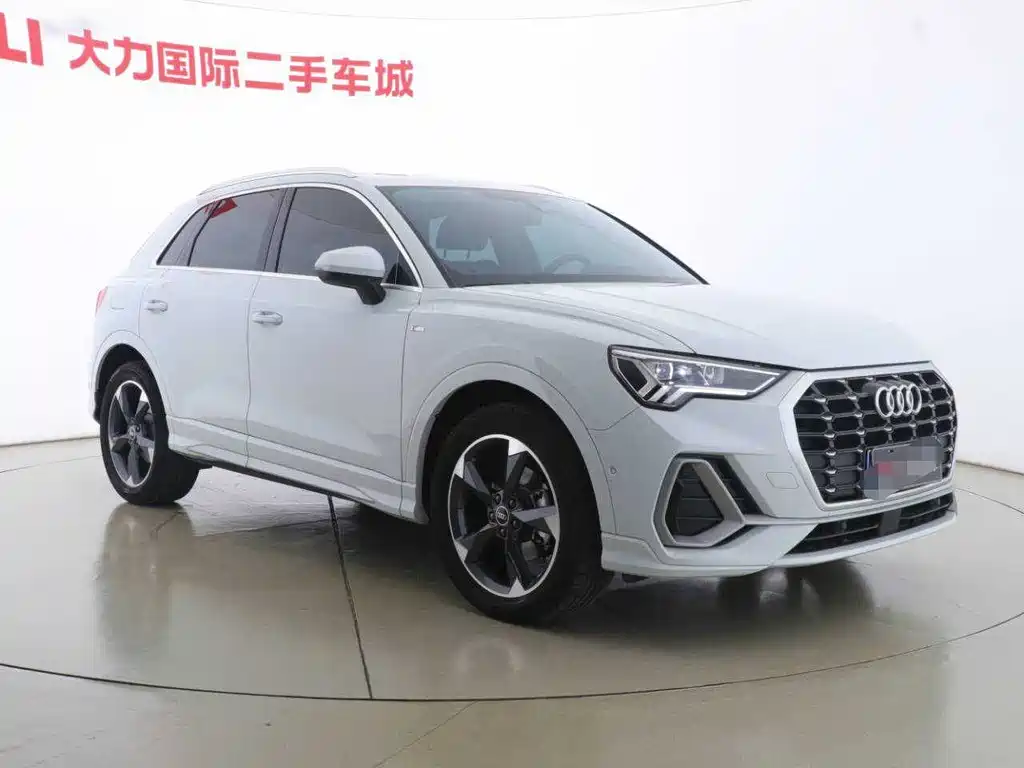 Audi Q3 2023 35 TFSI Fashionable and Dynamic (1.5T) купить на сайте DeffCars