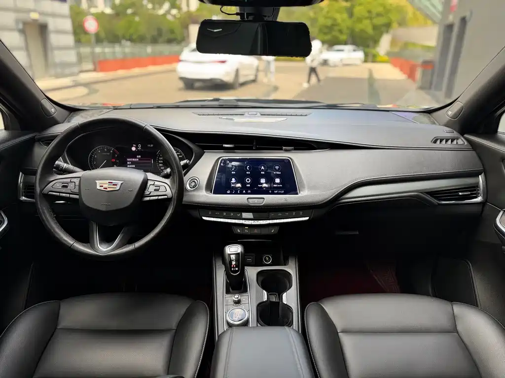 Cadillac XT4 2018 28T two-wheel drive leading model купить на сайте DeffCars