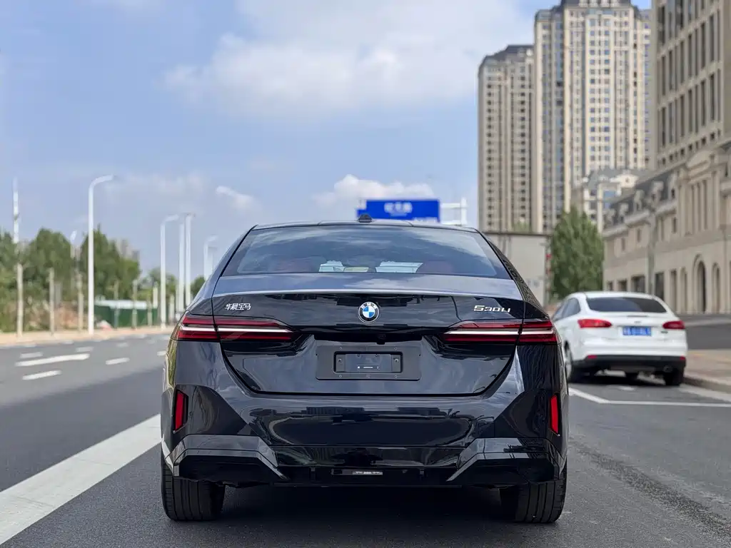 BMW 5 Series 2025 530Li Leading M Sports Package купить на сайте DeffCars