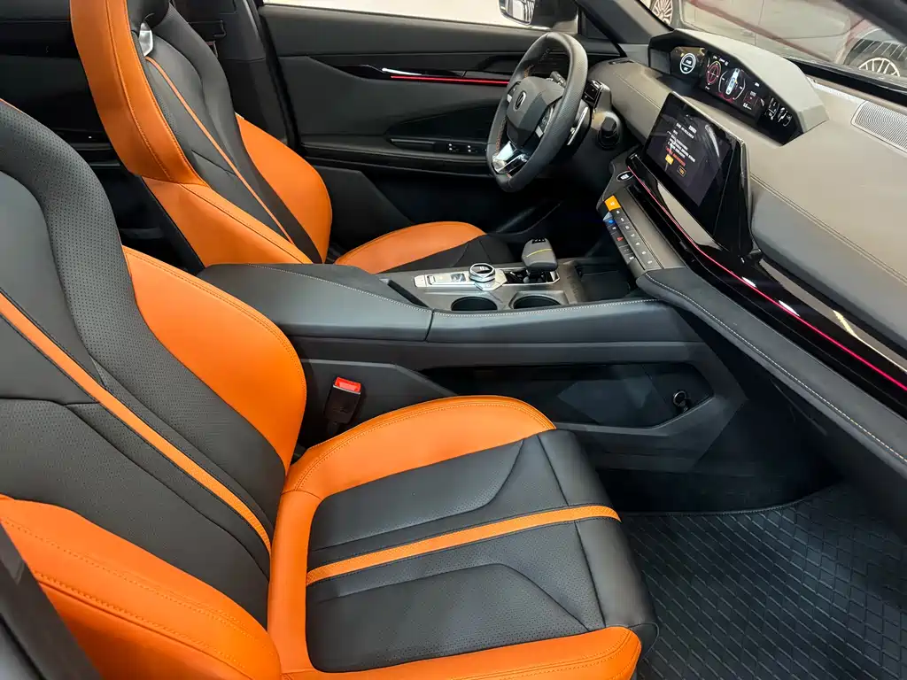 Changan UNI-V 2024 1.5T exclusive model купить на сайте DeffCars