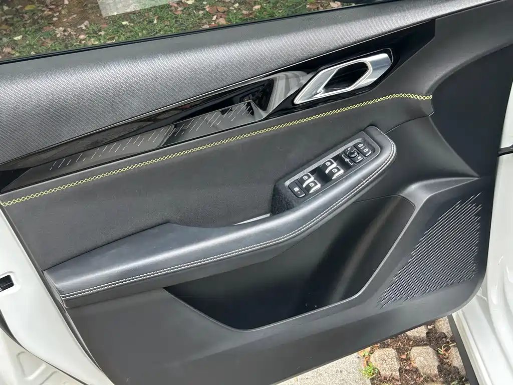 Lynk & Co 03 2023 1.5TD DCT Pro купить на сайте DeffCars