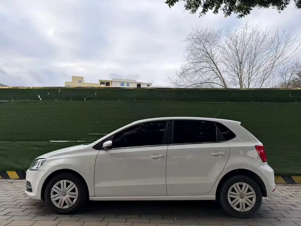 Polo 2016 1.4L manual fashion model купить на сайте DeffCars