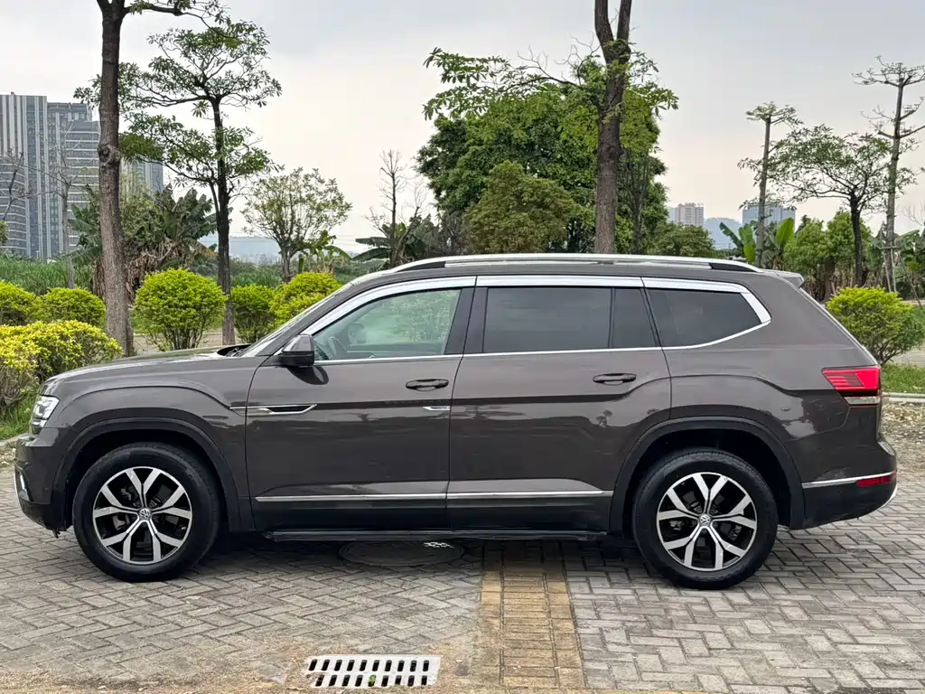 Touron 2017 330TSI two-wheel drive luxury version купить на сайте DeffCars