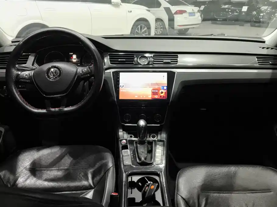 Passat 2016 330TSI DSG Royal Edition купить на сайте DeffCars