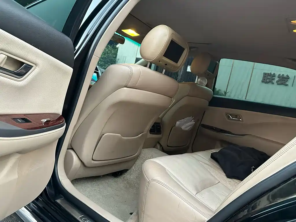 Crown 2012 2.5L Royal Leather Edition купить на сайте DeffCars