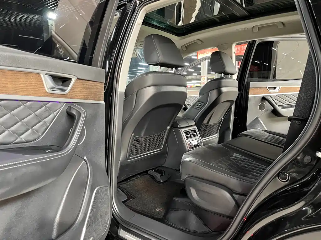 Hongqi HS7 2022 2.0T DCT two-wheel drive smart connected flagship version, five seats купить на сайте DeffCars