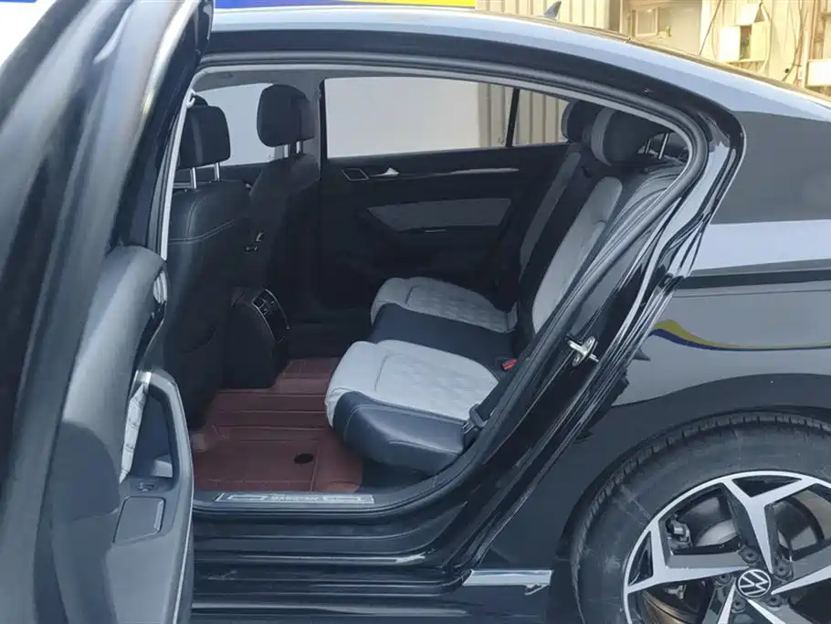 Magotan 2023 2 million commemorative edition 330TSI DSG leading model купить на сайте DeffCars