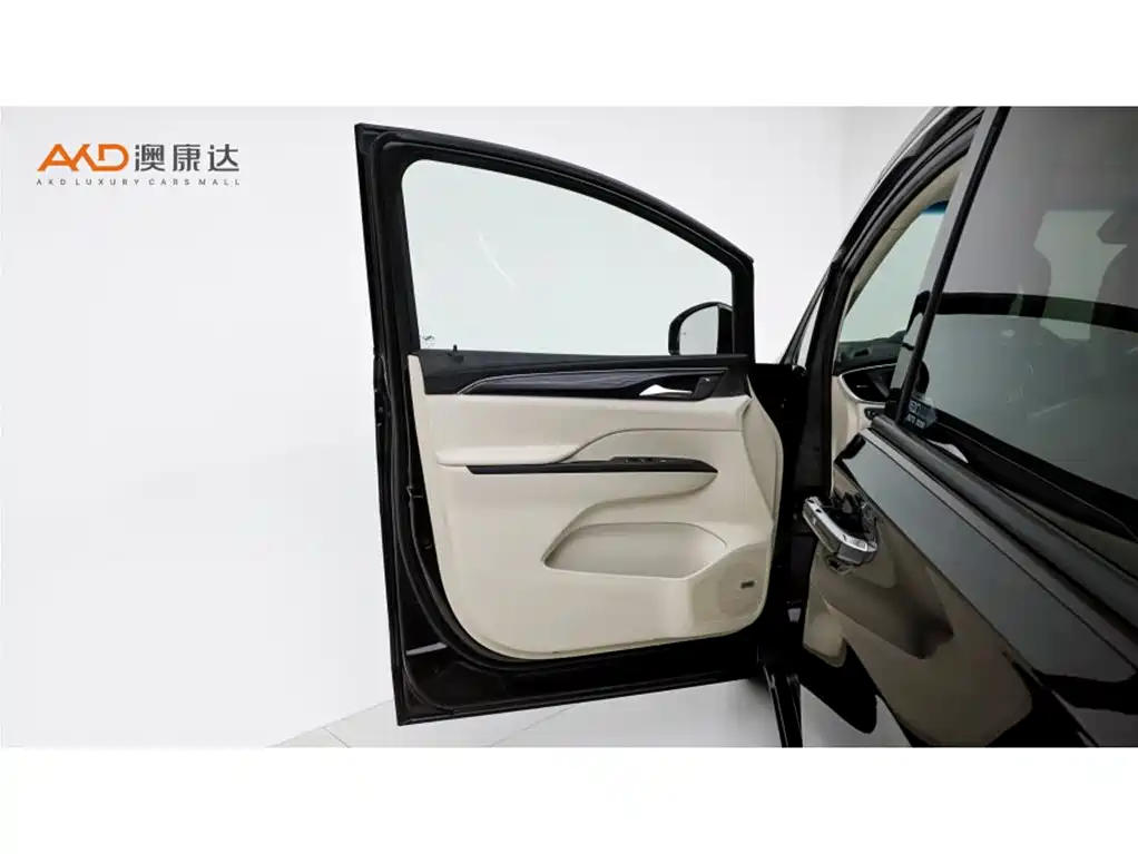 Buick GL8/2.0T/22 models/Avenir seven-seater gift version купить на сайте DeffCars
