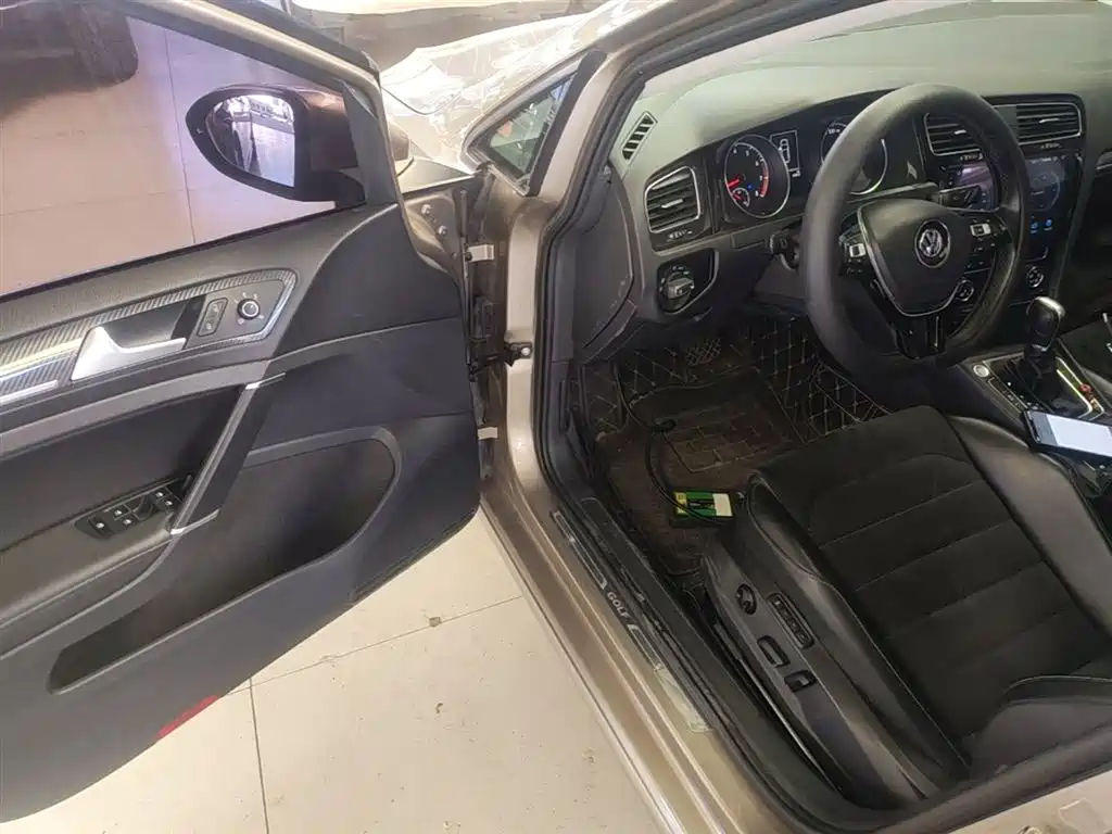 Golf 2018 230TSI automatic luxury model купить на сайте DeffCars