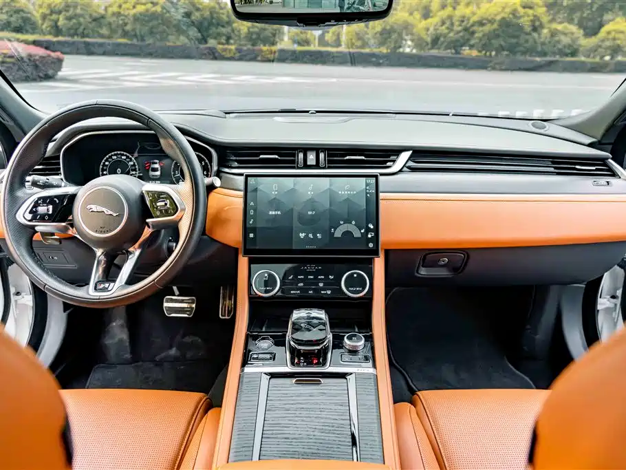 Jaguar XFL 2024 2.0T P300 four-wheel drive flagship sports gold version купить на сайте DeffCars
