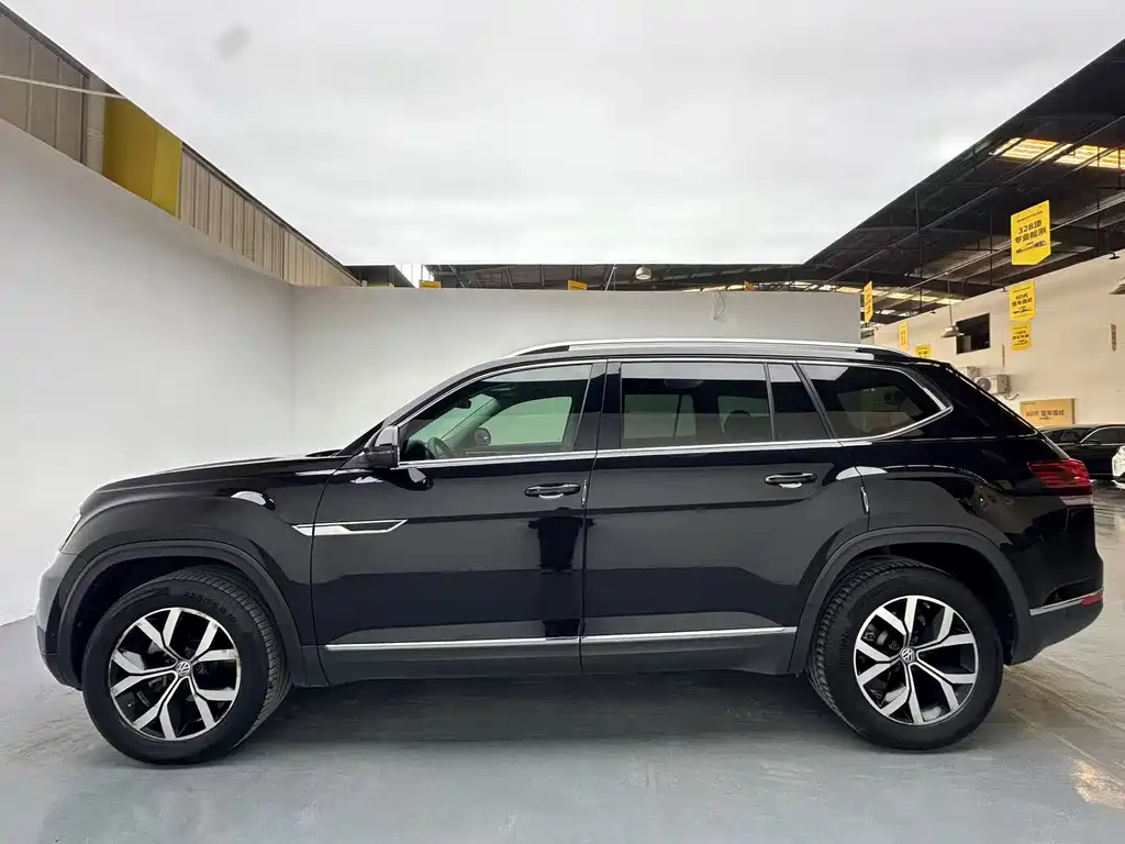 Touron 2017 330TSI two-wheel drive luxury version купить на сайте DeffCars