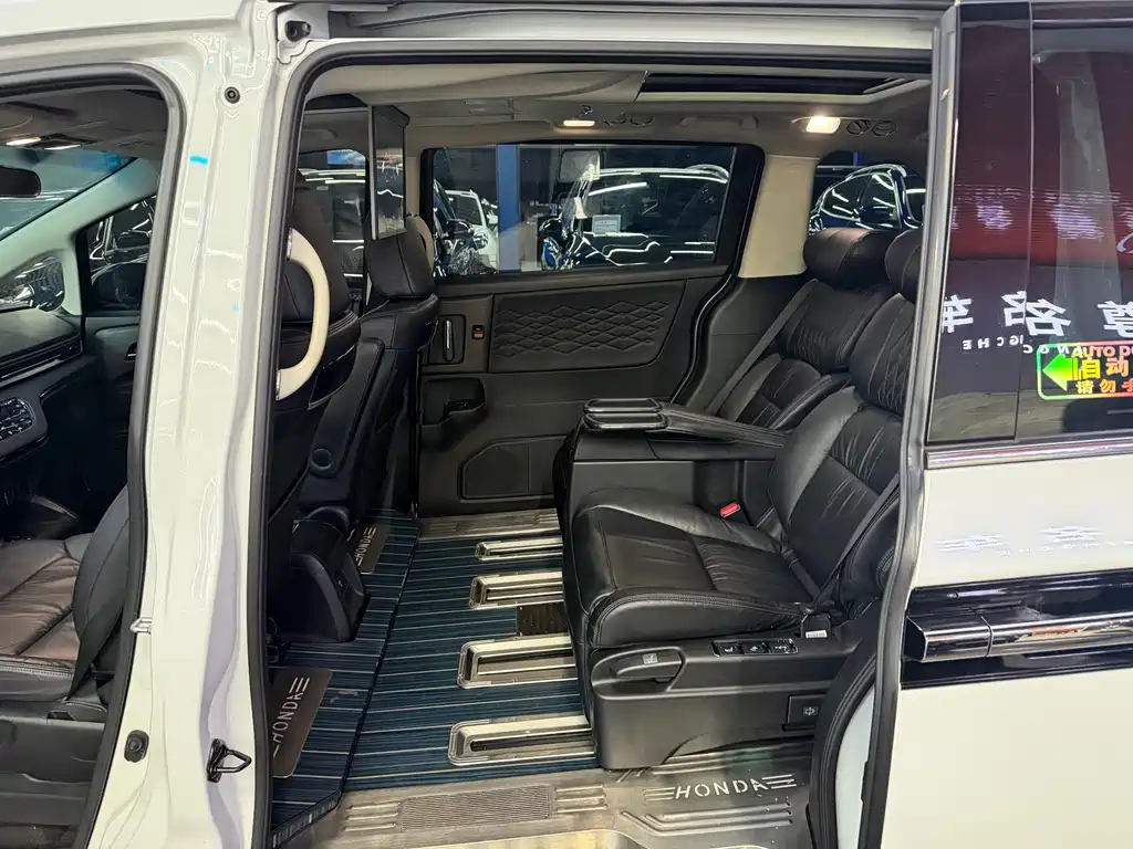 Alison 2022 2.0L e:HEV Deluxe Edition купить на сайте DeffCars