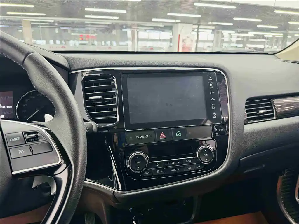 Outlander 2019 2.4L four-wheel drive exclusive version, 5 seats, National V купить на сайте DeffCars