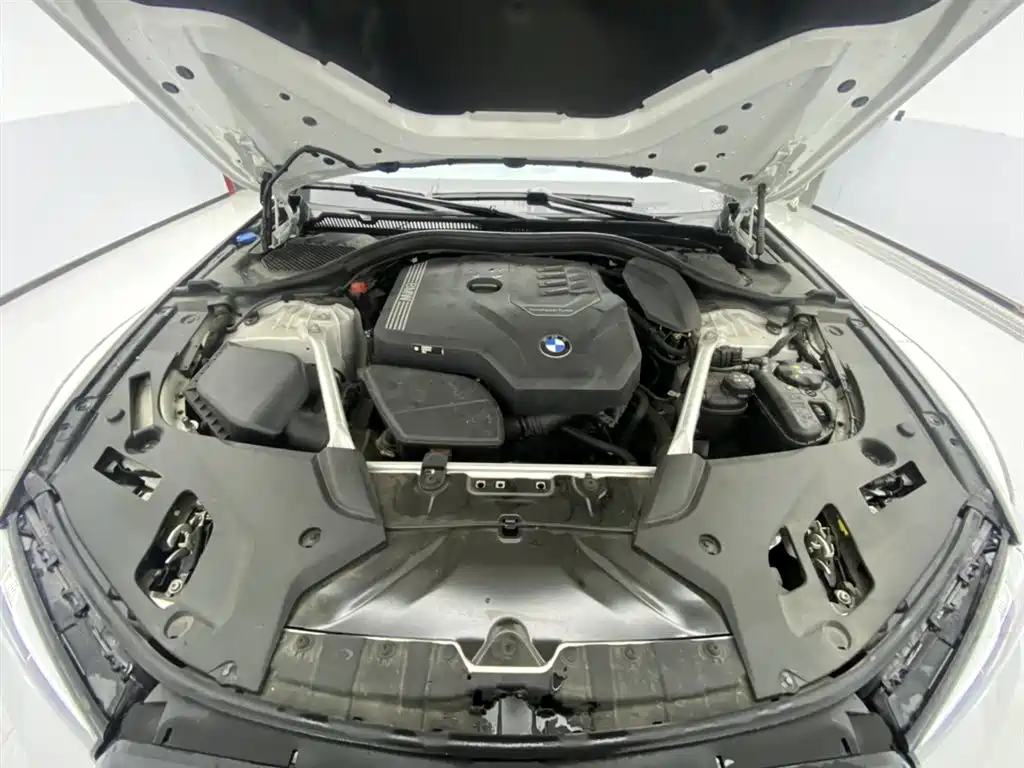 BMW 5 Series 2023 530Li Leading M Sports Package купить на сайте DeffCars